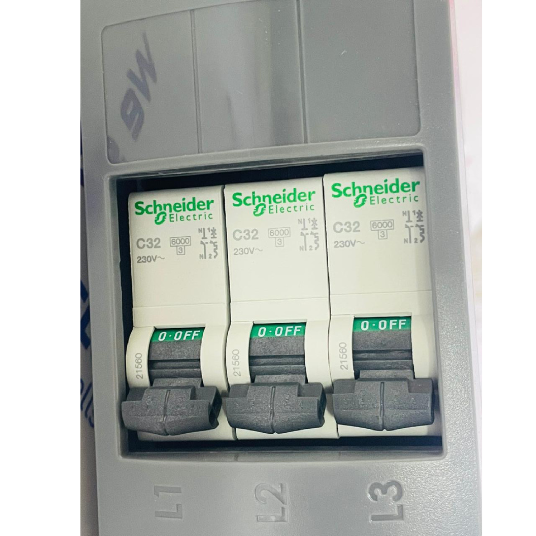 APC PDM1332IEC-3P Power Distribution Module – We Sell Stocks